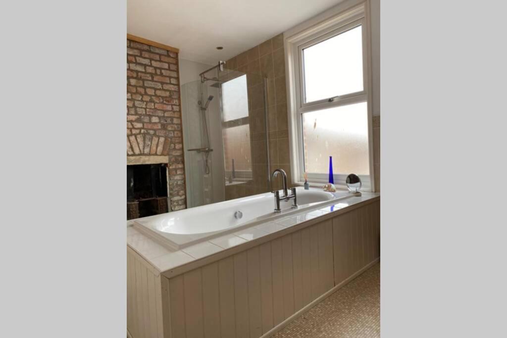 Villa 200 Year Old Large Townhouse With Sea Views Scarborough Exterior foto