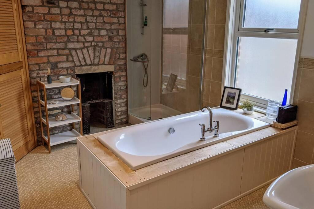 Villa 200 Year Old Large Townhouse With Sea Views Scarborough Exterior foto